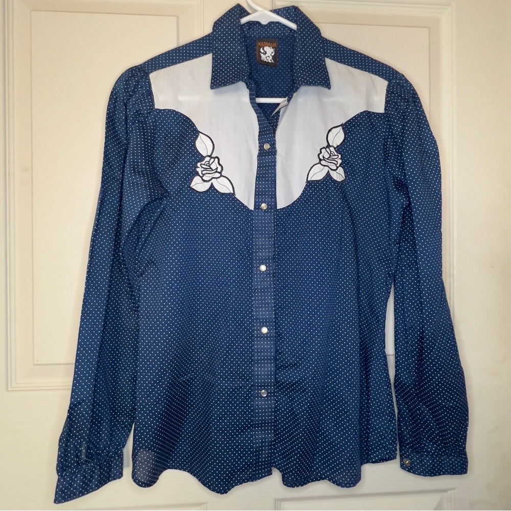 Sold‼️Vintage cowgirl polka dot long sleeve size 36 it fits like medium.